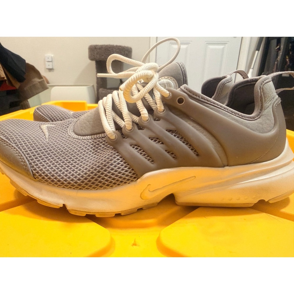 Nike Air Presto Womens Running Shoes Wolf Grey White 912928-007 Size 9